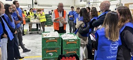Students, lecturers and service staff from Mondragon University visit the Gipuzkoa Food Bank