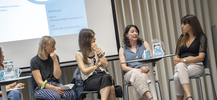 La Facultad de Humanidades y Ciencias de la Educación presenta una herramienta para responder a la brecha digital en la empleabilidad de las mujeres del Alto Deba
