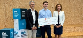 Jon Ortega receives the Ekonomistak 2025 Award for the best final degree project at Mondragon University